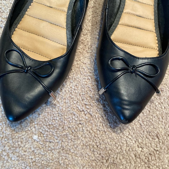 Me Too black pointy toe ballet flats - Picture 5 of 6